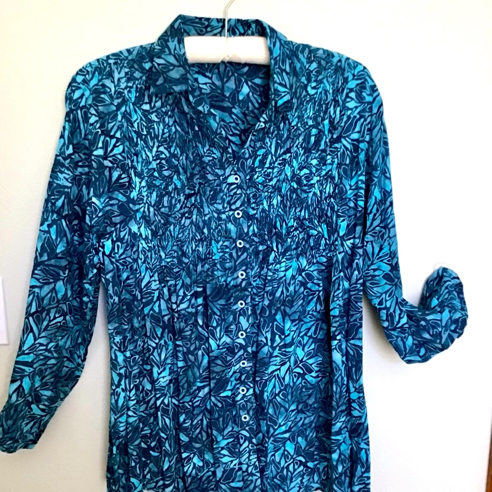 Never worn, Blue Sky button front blouse